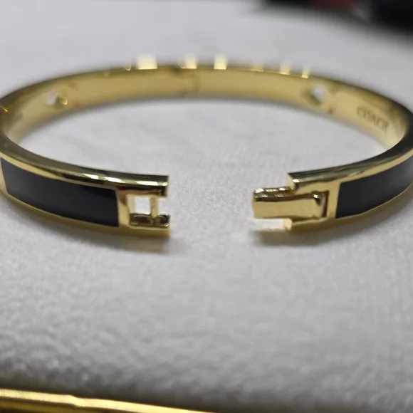 Coach Signature Enamel Bangle - Picture 5 of 7